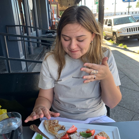 Meet your Posher, Cece - Picture 4 of 4